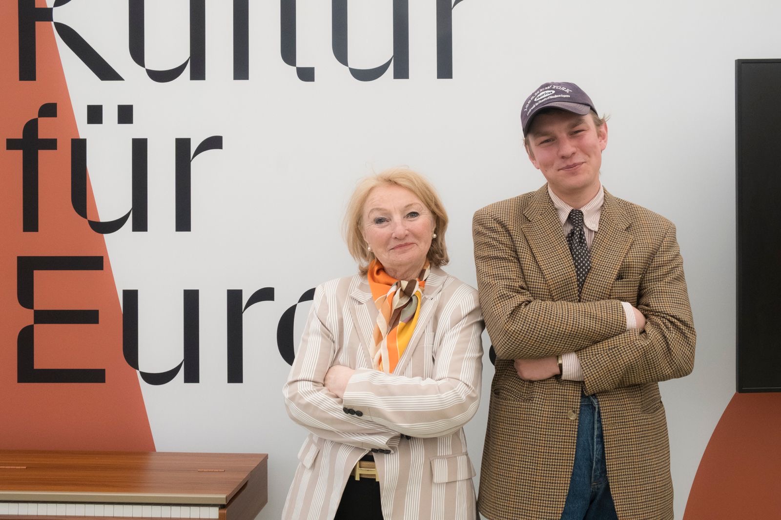 Helen Heberer und Niklas Glässer am Stand